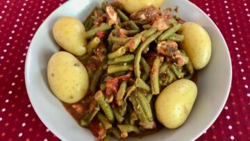Bohnen-Champignons in Tomatensosse mit Pellis