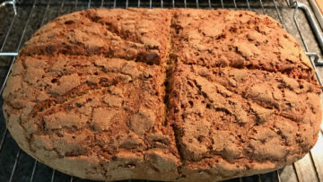Sauerteigbrot nach dem Backen