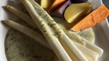 Spargel an Kartoffeln