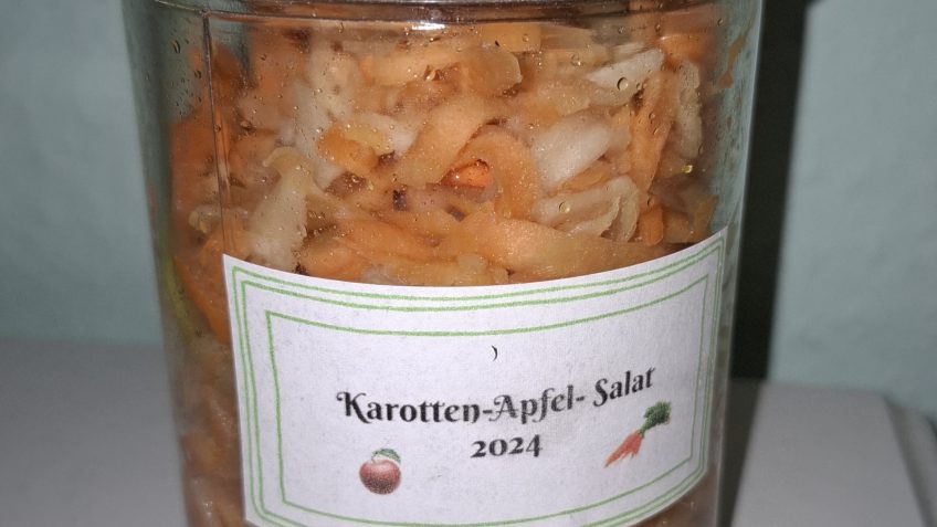 Knackiger Möhren-Apfelsalat