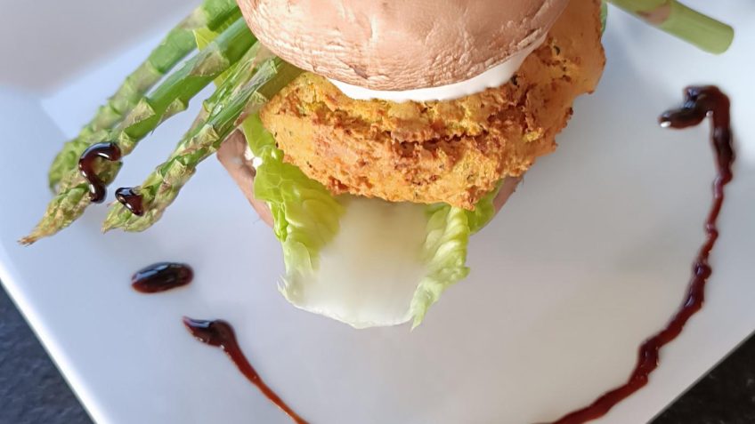Champignon-Burger mit Kichererbsen-Bratling