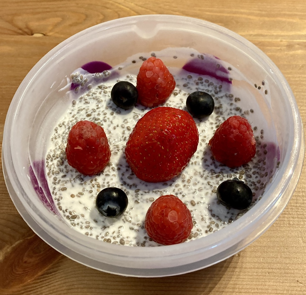 Chia-Pudding mit Naturjoghurt
