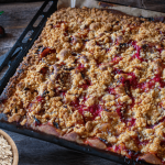 Haferflocken Pflaumenkuchen vom Blech