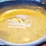 Zucchini -Cremesuppe mit Parmesan