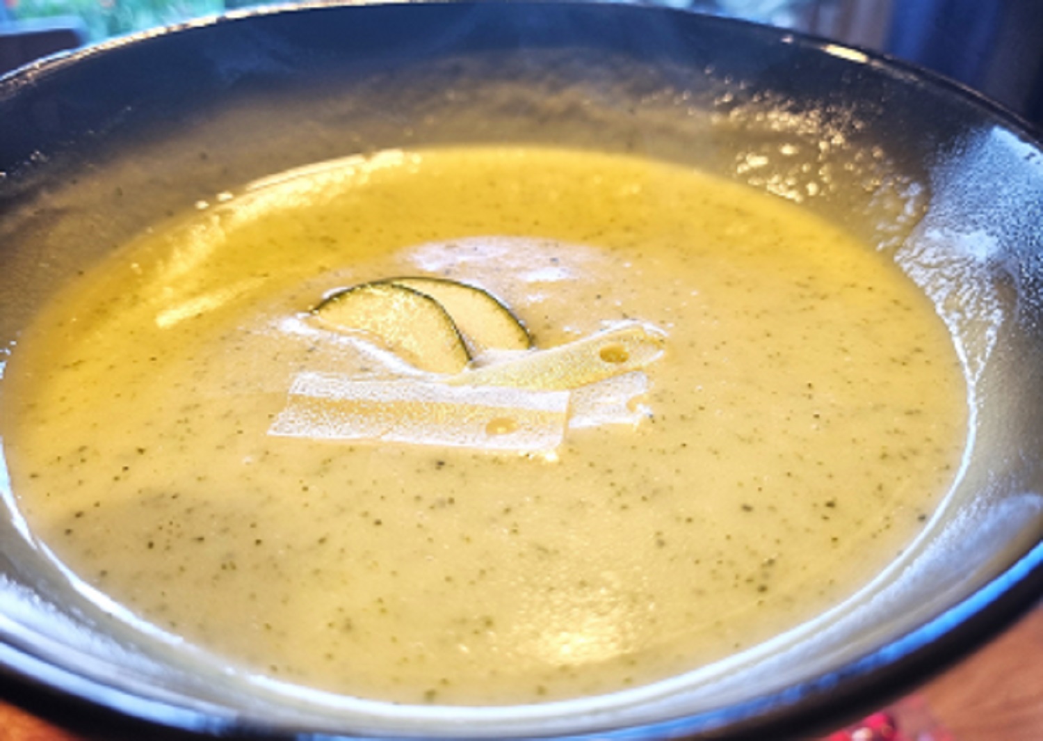 Zucchini -Cremesuppe mit Parmesan