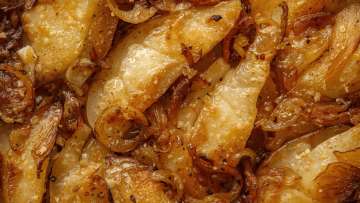 Birnen-Kartoffelgratin mit Röstzwiebeln
