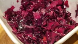 frischer Rotkohlsalat