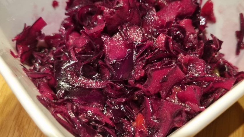 frischer Rotkohlsalat