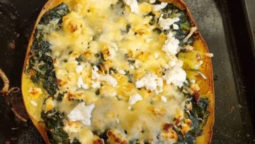 Spaghettikürbis mit Feta-Spinat-Sauce